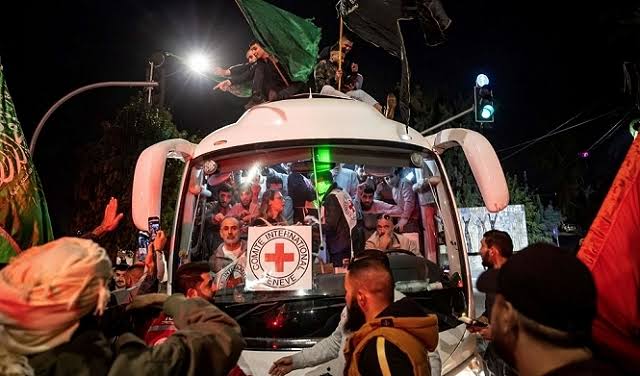 بالأسماء .. ننشر القائمة الكاملة للأسرى الفلسطينيين المُفرج عنهم اليوم بالأسماء .. ننشر القائمة الكاملة للأسرى الفلسطينيين المُفرج عنهم اليوم