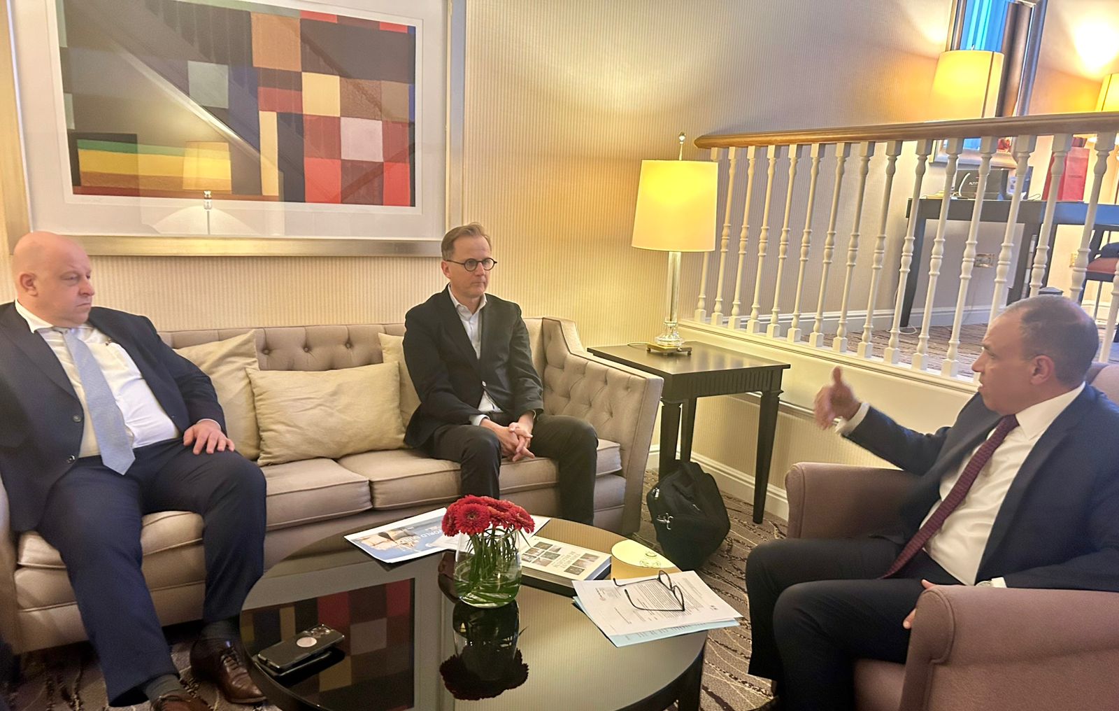 وزير الخارجية والهجرة يلتقى مدير عام مشروعات الربط الكهربائي بشركة “يان دي نول” البلجيكية