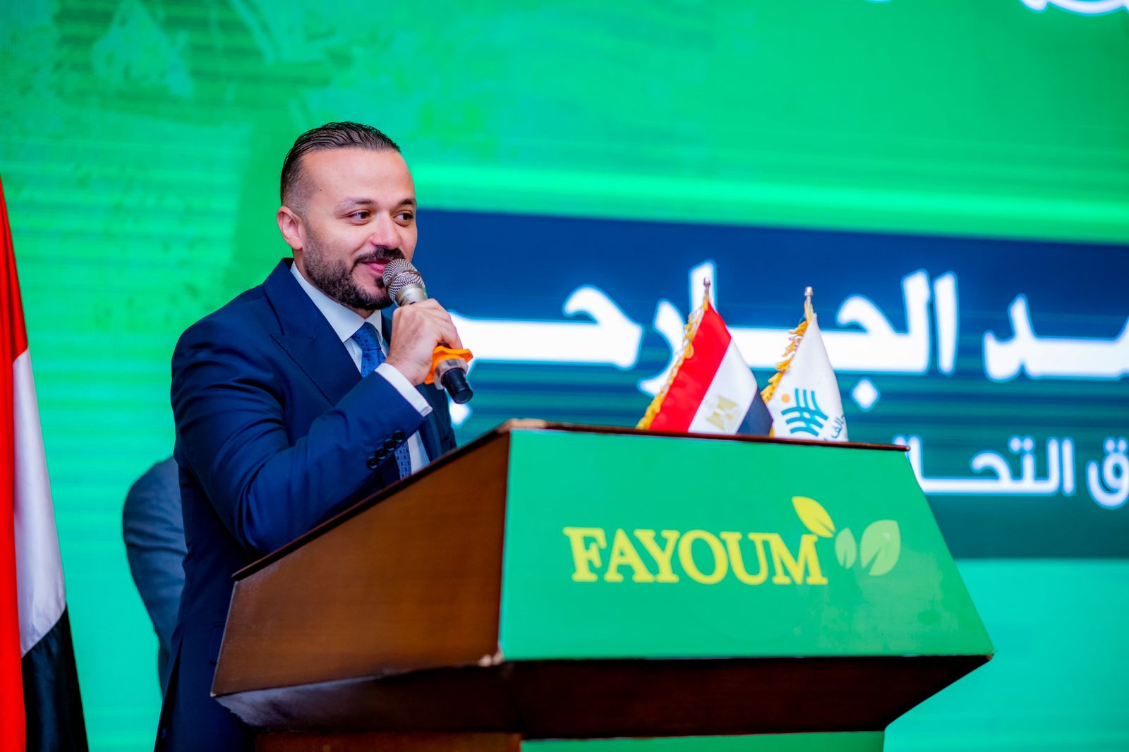 النائب محمد الجارحي يسدد الرسوم المدرسية لنحو 8300 طالبًا من غير القادرين بجميع مدارس محافظة الفيوم