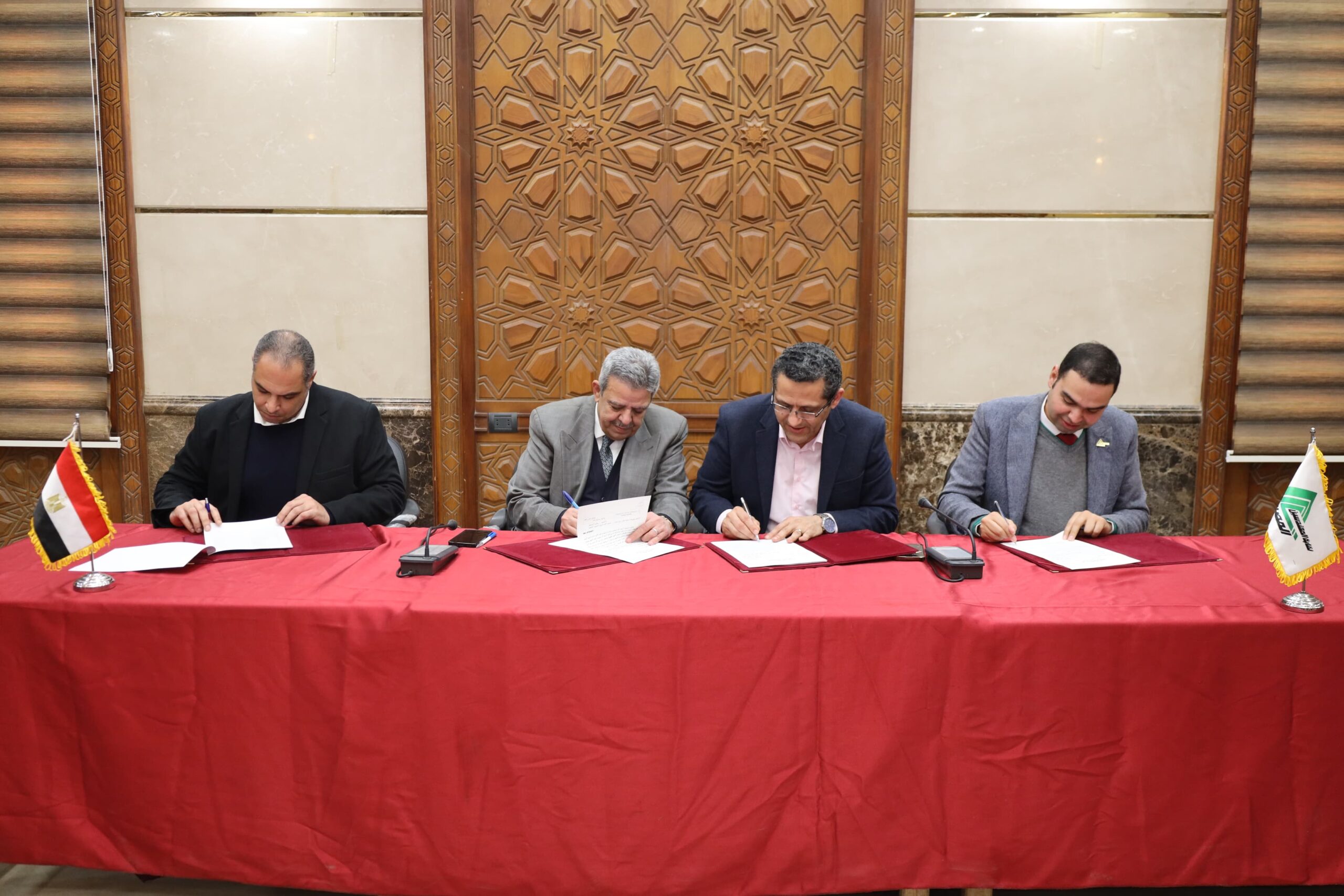 بروتوكول تعاون لنقابات المهندسين والمحامين والصحفيين مع 7 معامل تحاليل لإعفاء الأعضاء من نسب التحمل في 190 فرعًا