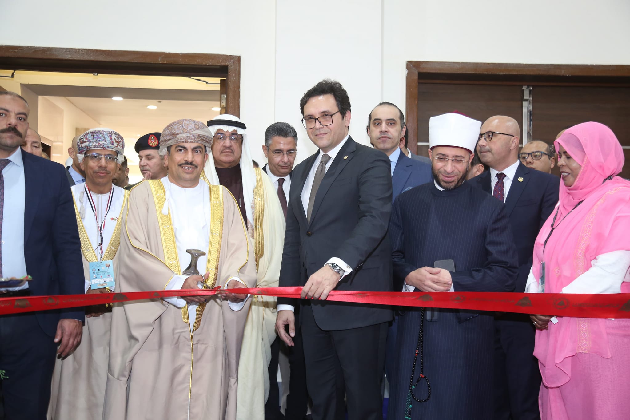 افتتاح الدورة الـ 56 لمعرض القاهرة الدولي للكتاب بحضور كبار المسؤولين والمثقفين افتتاح الدورة الـ 56 لمعرض القاهرة الدولي للكتاب بحضور كبار المسؤولين والمثقفين