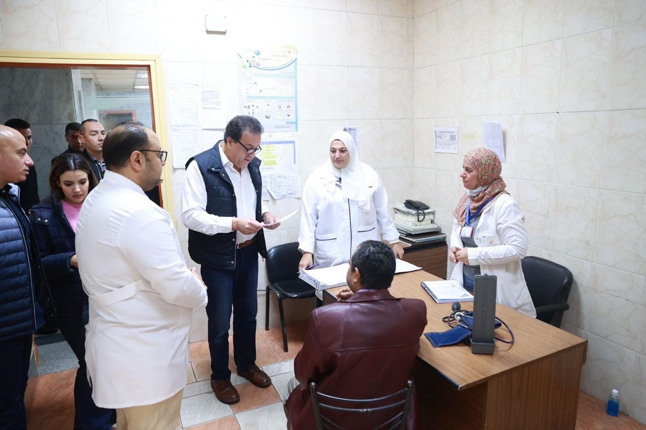 جولة مفاجئة.. وزير الصحة يتفقد مستشفى جراحات اليوم الواحد بالبساتين