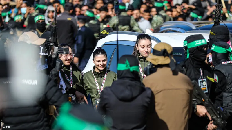 توتر بين إسرائيل وحماس بعد تنفيذ صفقة تبادل الأسرى.. ما التفاصيل؟ توتر بين إسرائيل وحماس بعد تنفيذ صفقة تبادل الأسرى.. ما التفاصيل؟