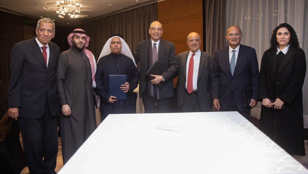 احتفالية مصرية كويتية لتكريم وزير الإعلام الأسبق وتوقيع اتفاق تعاون مهني بين البلدين احتفالية مصرية كويتية لتكريم وزير الإعلام الأسبق وتوقيع اتفاق تعاون مهني بين البلدين