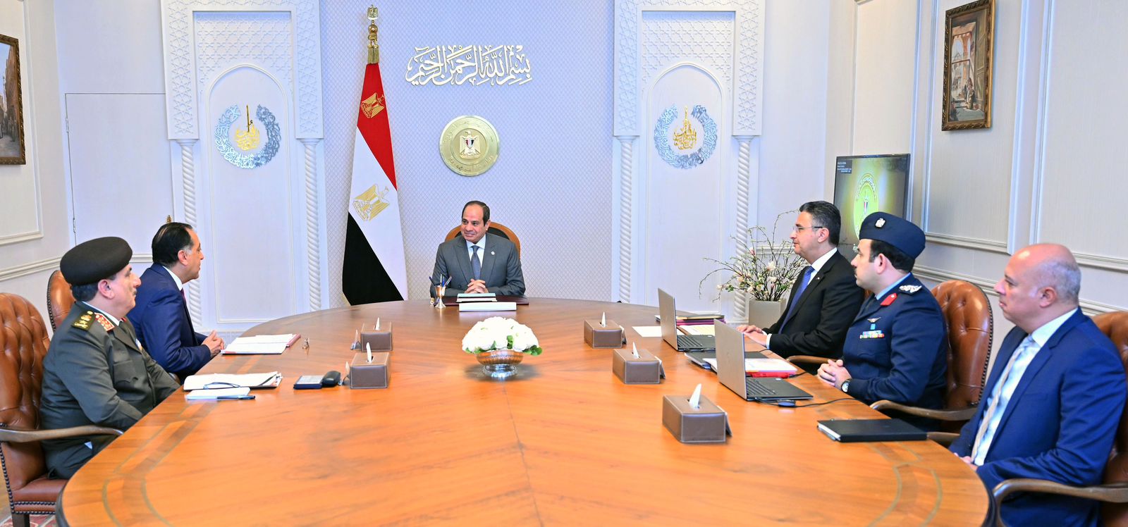 توجيهات رئاسية بإتاحة الفرصة للقطاع الخاص للمساهمة فى تحقيق توازن الأسعار توجيهات رئاسية بإتاحة الفرصة للقطاع الخاص للمساهمة فى تحقيق توازن الأسعار