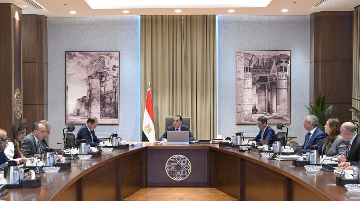 مدبولي يؤكد على اهتمام الحكومة بتقليل زمن الإفراج الجمركي مدبولي يؤكد على اهتمام الحكومة بتقليل زمن الإفراج الجمركي