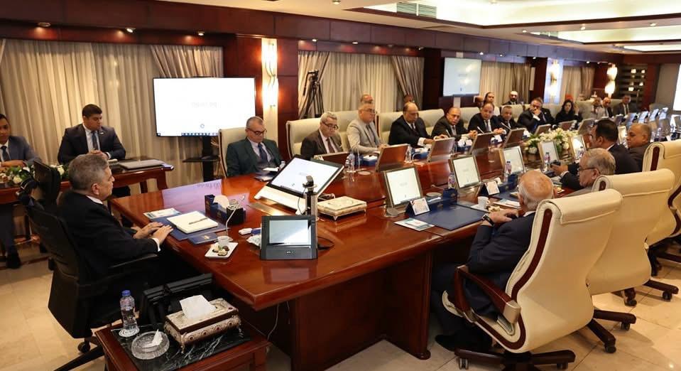 النائب عادل اللمعي يطالب شركات التأمين بتصنيف قناة السويس كمنطقة آمنة لاستعادة حركة العبور الطبيعية