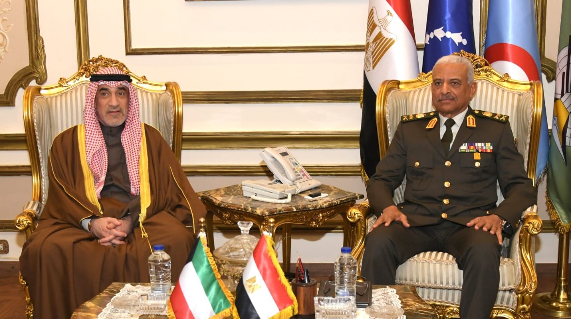 لتعزيز التعاون العسكري وتبادل الخبرات.. وزير الدفاع المصري يستقبل نظيره الكويتي لتعزيز التعاون العسكري وتبادل الخبرات.. وزير الدفاع المصري يستقبل نظيره الكويتي