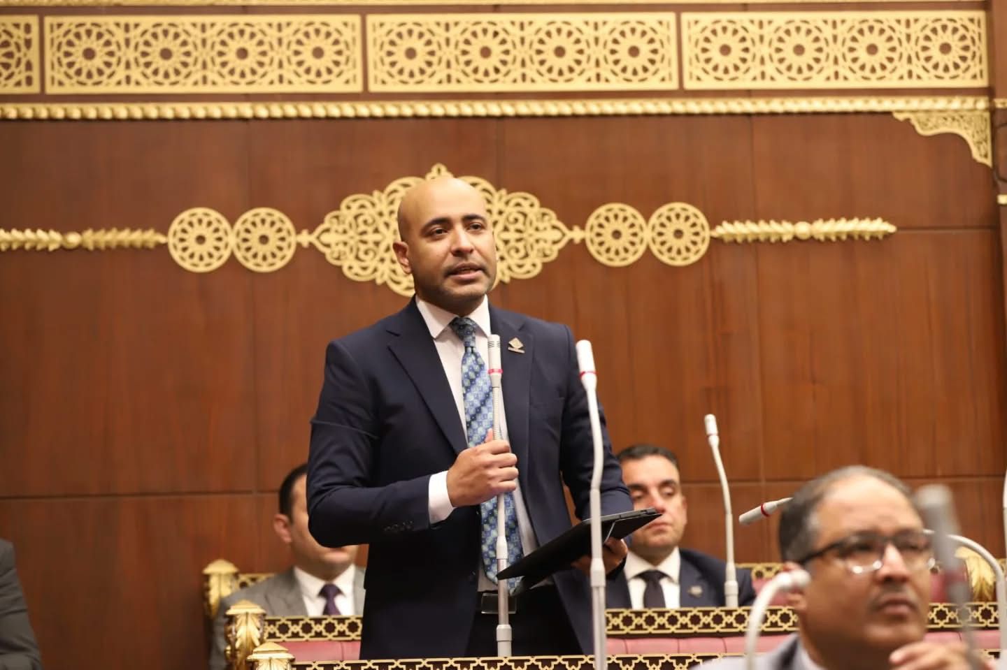 النائب علاء مصطفى يدعو الحكومة لتوضيح سياساتها بشأن تنظيم عمل منصات التمويل الجماعي