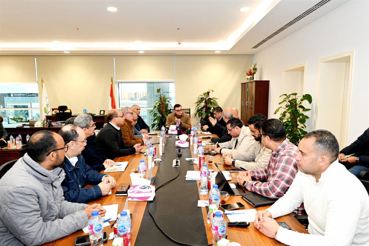 “وزير الإسكان” يتابع مشروعات الساحل الشمالي الغربي ويوجه بتعظيم الاستثمارات وتطوير البنية التحتية