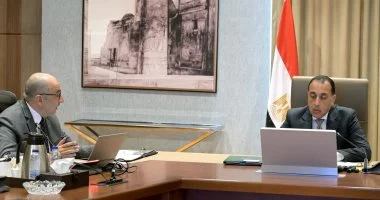 رئيس الوزراء:توجيهات بالشراكة مع القطاع الخاص بمشروعات تطوير الغزل والنسيج رئيس الوزراء:توجيهات بالشراكة مع القطاع الخاص بمشروعات تطوير الغزل والنسيج