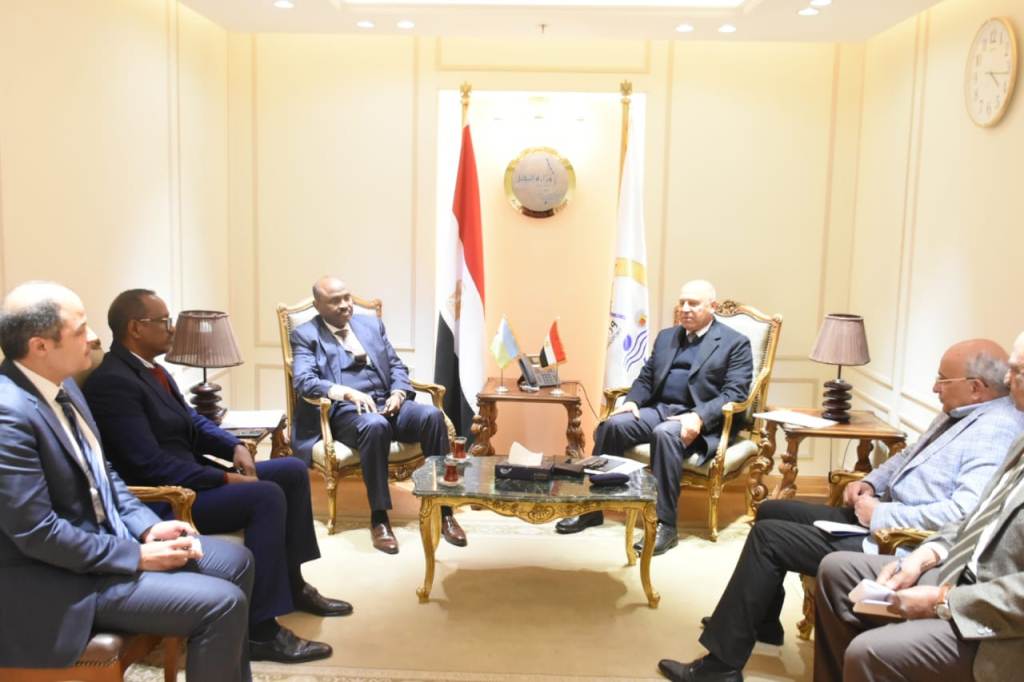 خلال لقائه سفير جمهورية جيبوتي.. وزير الصناعة والنقل يؤكد حرص مصر على التعاون بين البلدين خلال لقائه سفير جمهورية جيبوتي.. وزير الصناعة والنقل يؤكد حرص مصر على التعاون بين البلدين