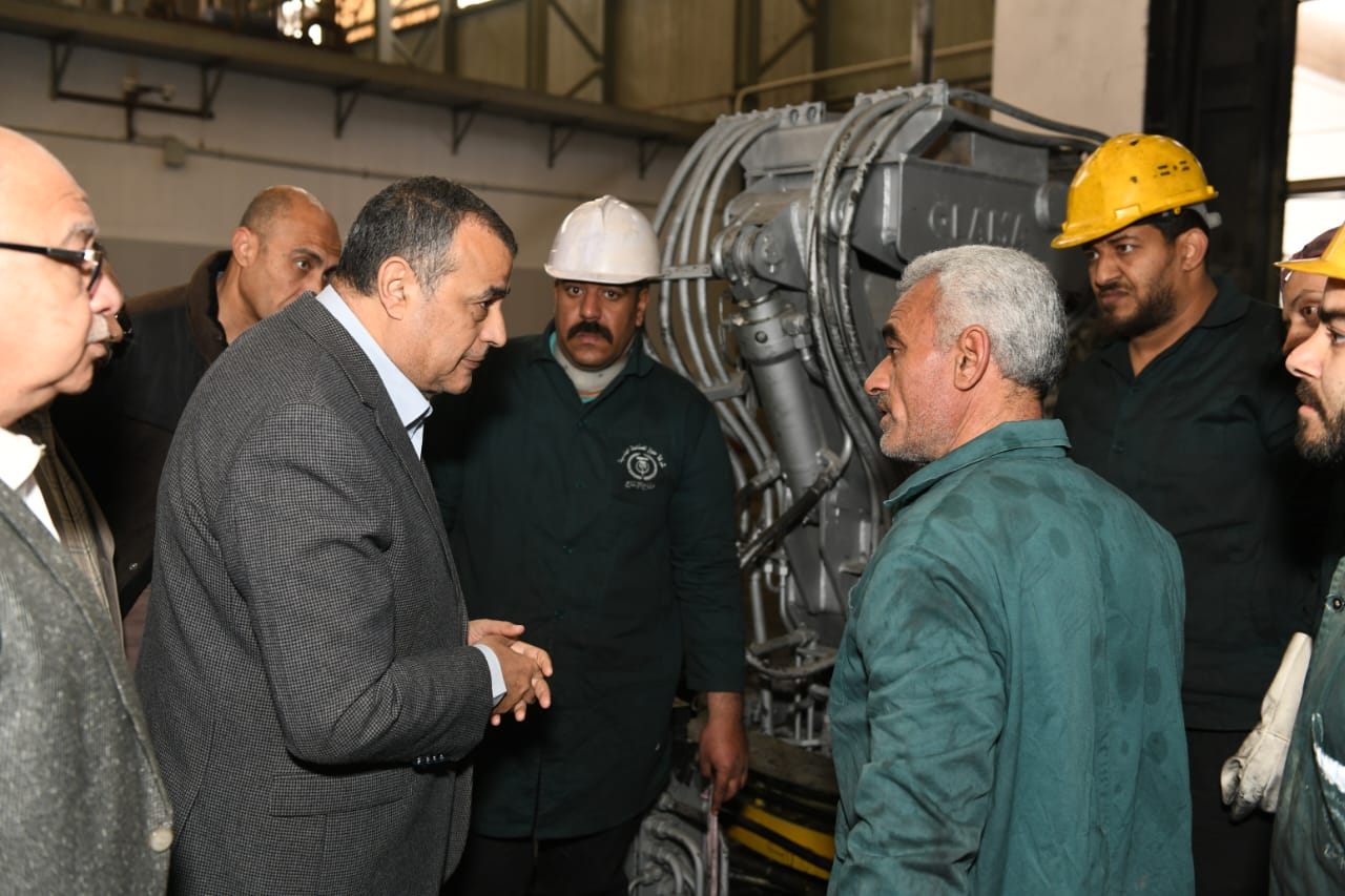لمتابعة سير العملية الإنتاجية.. وزير الدولة للإنتاج الحربي في زيارة مفاجئة لشركة حلوان للصناعات الهندسية لمتابعة سير العملية الإنتاجية.. وزير الدولة للإنتاج الحربي في زيارة مفاجئة لشركة حلوان للصناعات الهندسية