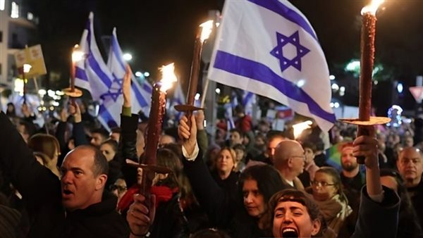 عائلات الأسرى الإسرائيليين لنتنياهو: «أنت تفضل مجدك الشخصي على حياة مواطنيك» عائلات الأسرى الإسرائيليين لنتنياهو: «أنت تفضل مجدك الشخصي على حياة مواطنيك»