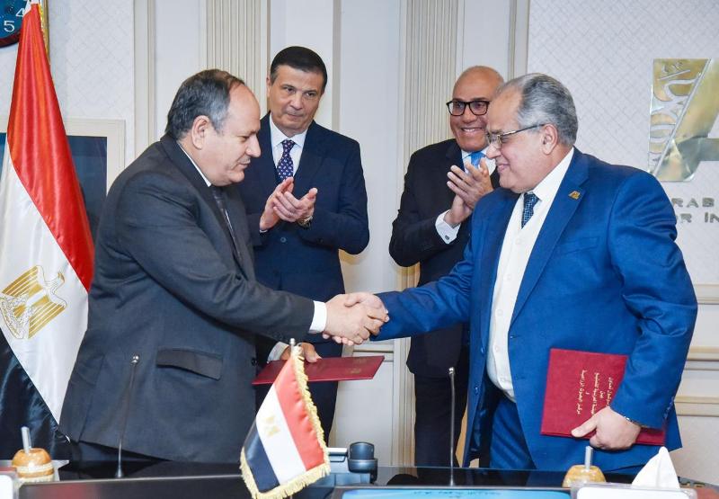 رئيس العربية للتصنيع ووزير الزراعة يشهدان توقيع بروتوكول لتعزيز التعاون في مجال البحوث الزراعية رئيس العربية للتصنيع ووزير الزراعة يشهدان توقيع بروتوكول لتعزيز التعاون في مجال البحوث الزراعية