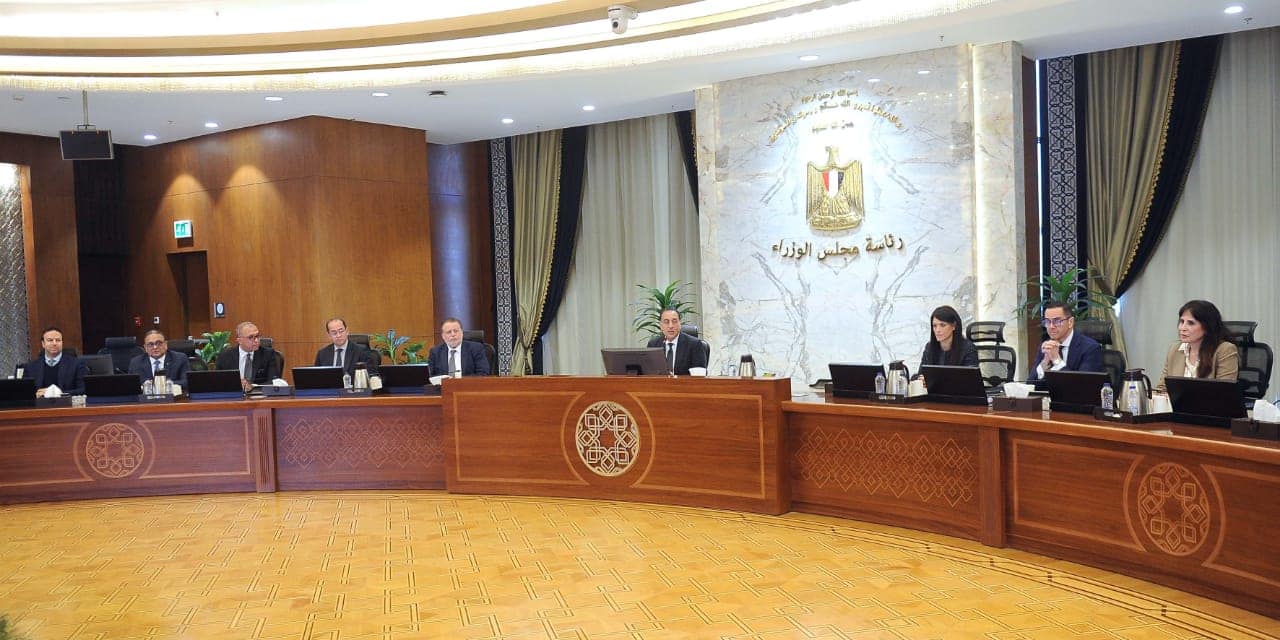 رئيس الوزراء: اللجنة الاستشارية للاقتصاد الكلي ركيزة أساسية لمواجهة التحديات العالمية
