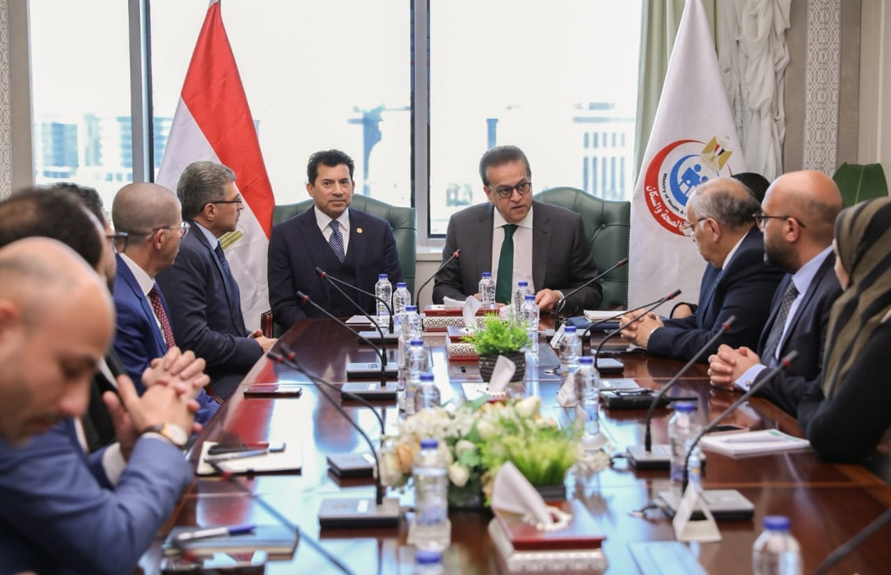 وزير الصحة: نشر أجهزة الرجفان القلبي يساهم في إنقاذ الأرواح وتعزيز بيئة رياضية آمنة
