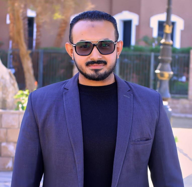 أحمد سرور يكتب: استخدام تقنيات الذكاء الاصطناعي ومنصات التواصل الاجتماعي في التزييف والتضليل: تحليل عميق لأحدث التطبيقات والتحديات