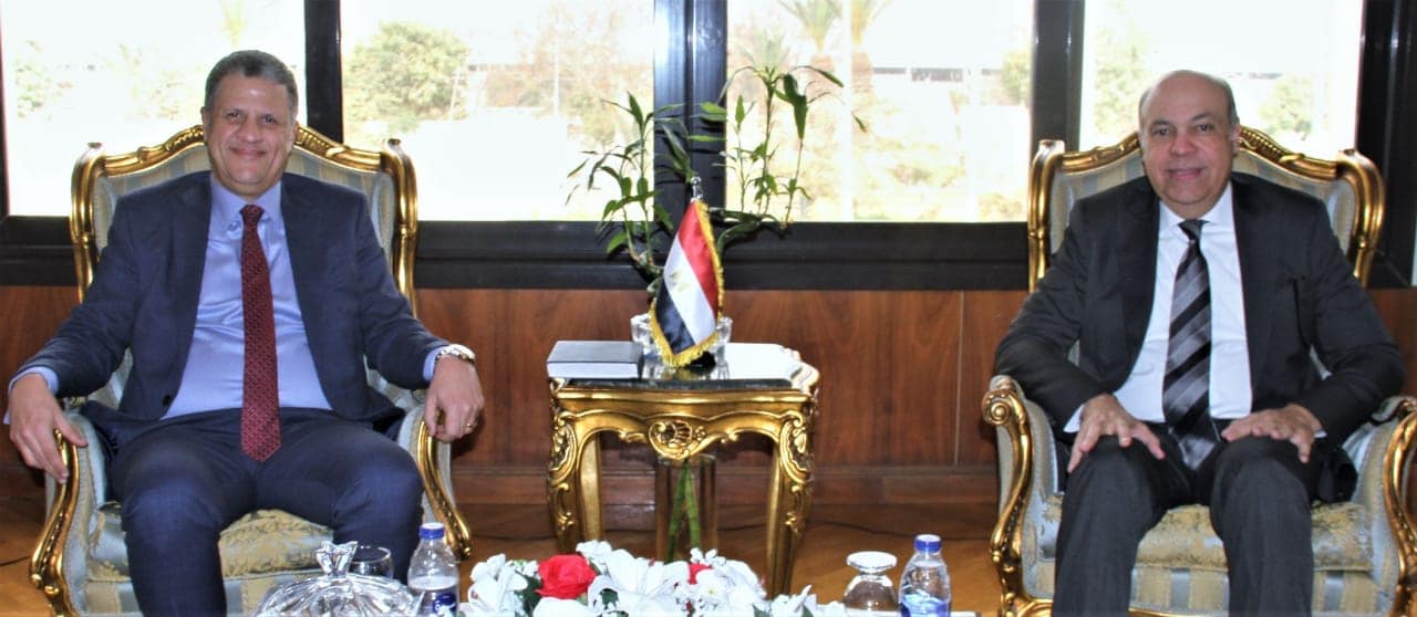 وزير الطيران: شراكة مع كينجز كوليدج لإنشاء مجمع طبي عالمي بمطار القاهرة وزير الطيران: شراكة مع كينجز كوليدج لإنشاء مجمع طبي عالمي بمطار القاهرة