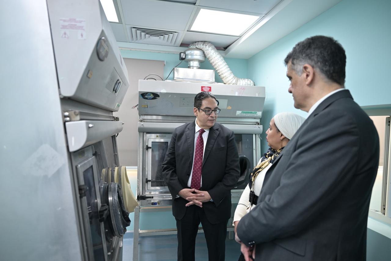 جولة تفقدية لرئيس جامعة القاهرة لمتابعة أعمال التجديد والتطوير بالمستشفى الشمالي بالمعهد للقومي للأورام