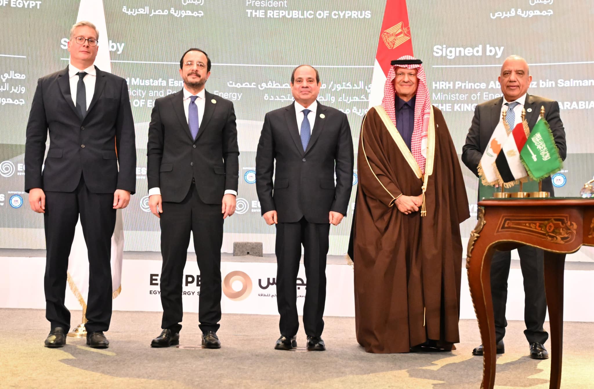 الرئيس السيسي يثمن الدور السعودي الداعم في ظل الظروف التي تمر بها المنطقة الرئيس السيسي يثمن الدور السعودي الداعم في ظل الظروف التي تمر بها المنطقة