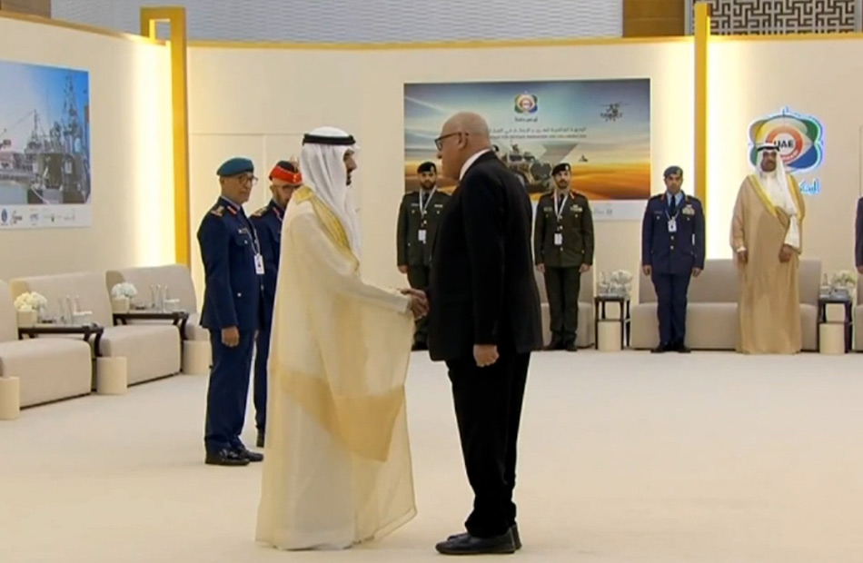 وزير الدفاع الإماراتي يستقبل رئيس الهيئة العربية للتصنيع وزير الدفاع الإماراتي يستقبل رئيس الهيئة العربية للتصنيع