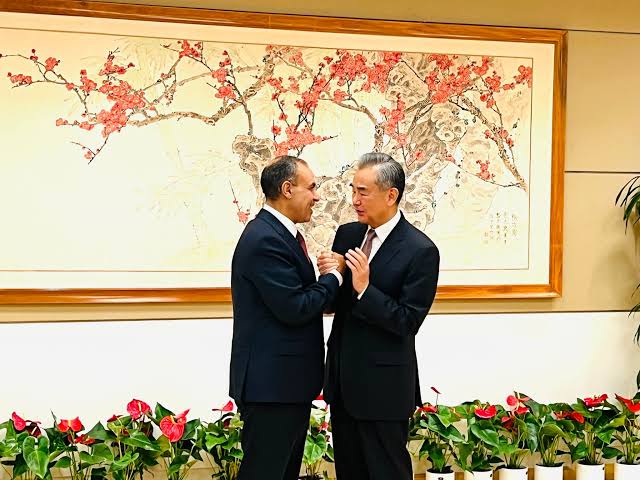 وزير الخارجية يبحث مع نظيره الصيني أخر تطورات الأوضاع في السودان وغزة