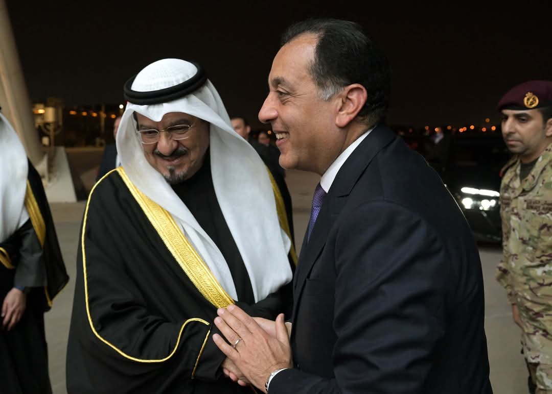 لتعزيز مجالات التعاون المشترك.. رئيس الوزراء يصل الكويت في زيارة رسمية لتعزيز مجالات التعاون المشترك.. رئيس الوزراء يصل الكويت في زيارة رسمية