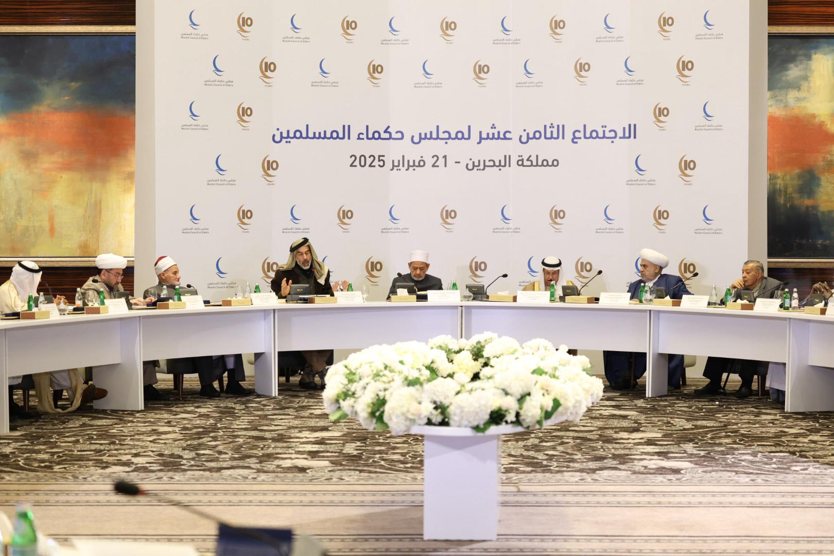 في اجتماع خاص برئاسة شيخ الأزهر .. «حكماء المسلمين» يحتضن قمة علمائيَّة إسلامية جامعة في اجتماع خاص برئاسة شيخ الأزهر .. «حكماء المسلمين» يحتضن قمة علمائيَّة إسلامية جامعة