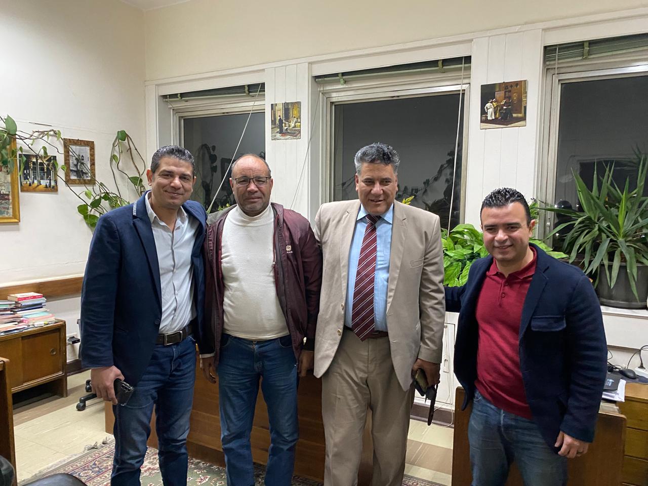 إبراهيم الدراوي في جولة بإصدارات مؤسسة الأهرام وسط ترحيب وحفاوة الزملاء الصحفيين إبراهيم الدراوي في جولة بإصدارات مؤسسة الأهرام وسط ترحيب وحفاوة الزملاء الصحفيين