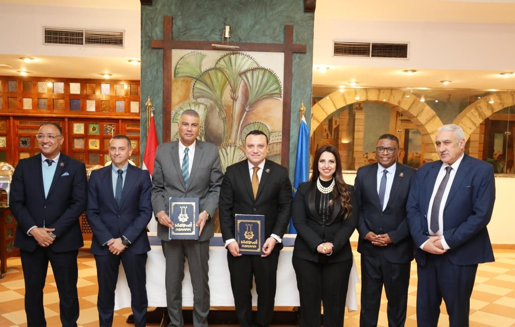 تنسيقية شباب الأحزاب والسياسيين توقع مذكرة تفاهم مع محافظة أسوان