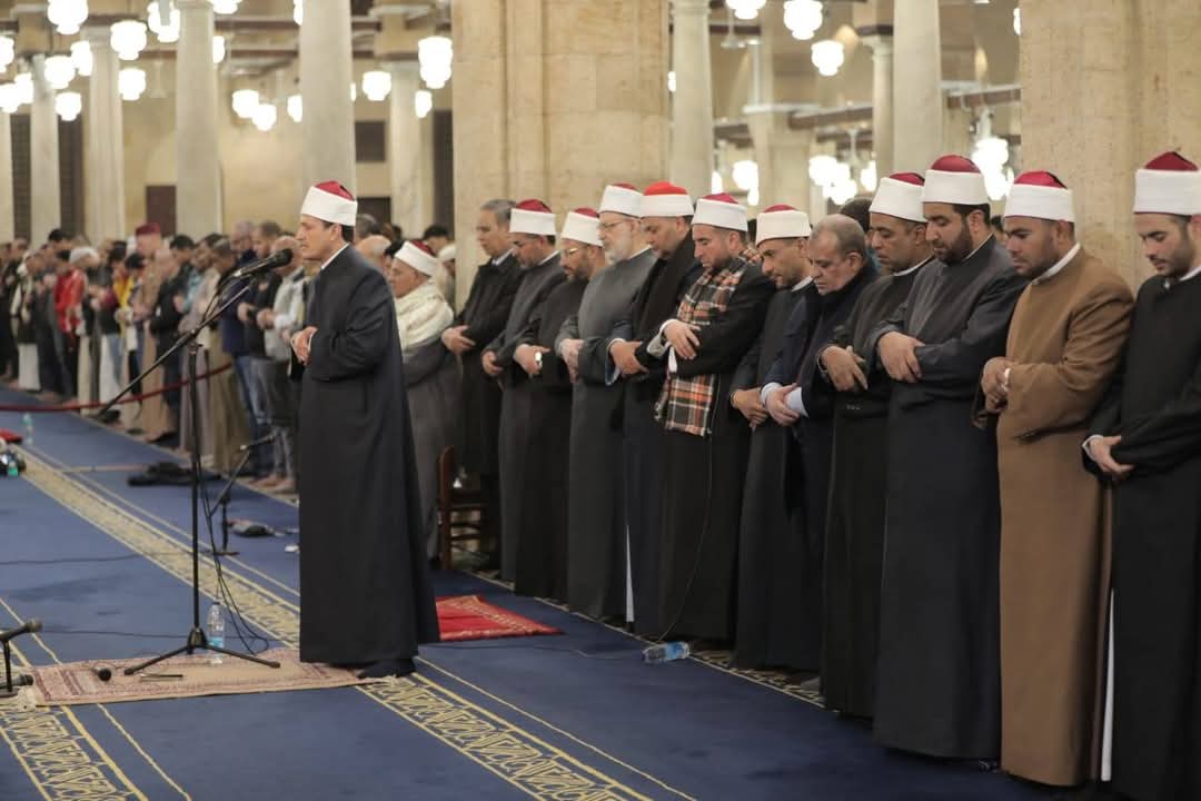برواية ورش .. آلاف المصلين يؤدون التراويح بالجامع الأزهر في أول ليالي شهر رمضان برواية ورش .. آلاف المصلين يؤدون التراويح بالجامع الأزهر في أول ليالي شهر رمضان