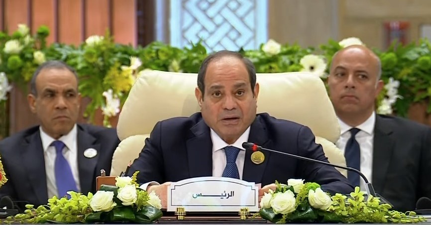 “السيسي” يعلن اعتماد خطة إعادة إعمار غزة والبيان الختامي للقمة العربية الطارئة