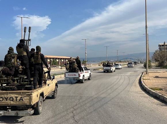 الدفاع السورية تبدأ عملية تمشيط واسعة في مدينة جبلة ومحيطها الدفاع السورية تبدأ عملية تمشيط واسعة في مدينة جبلة ومحيطها