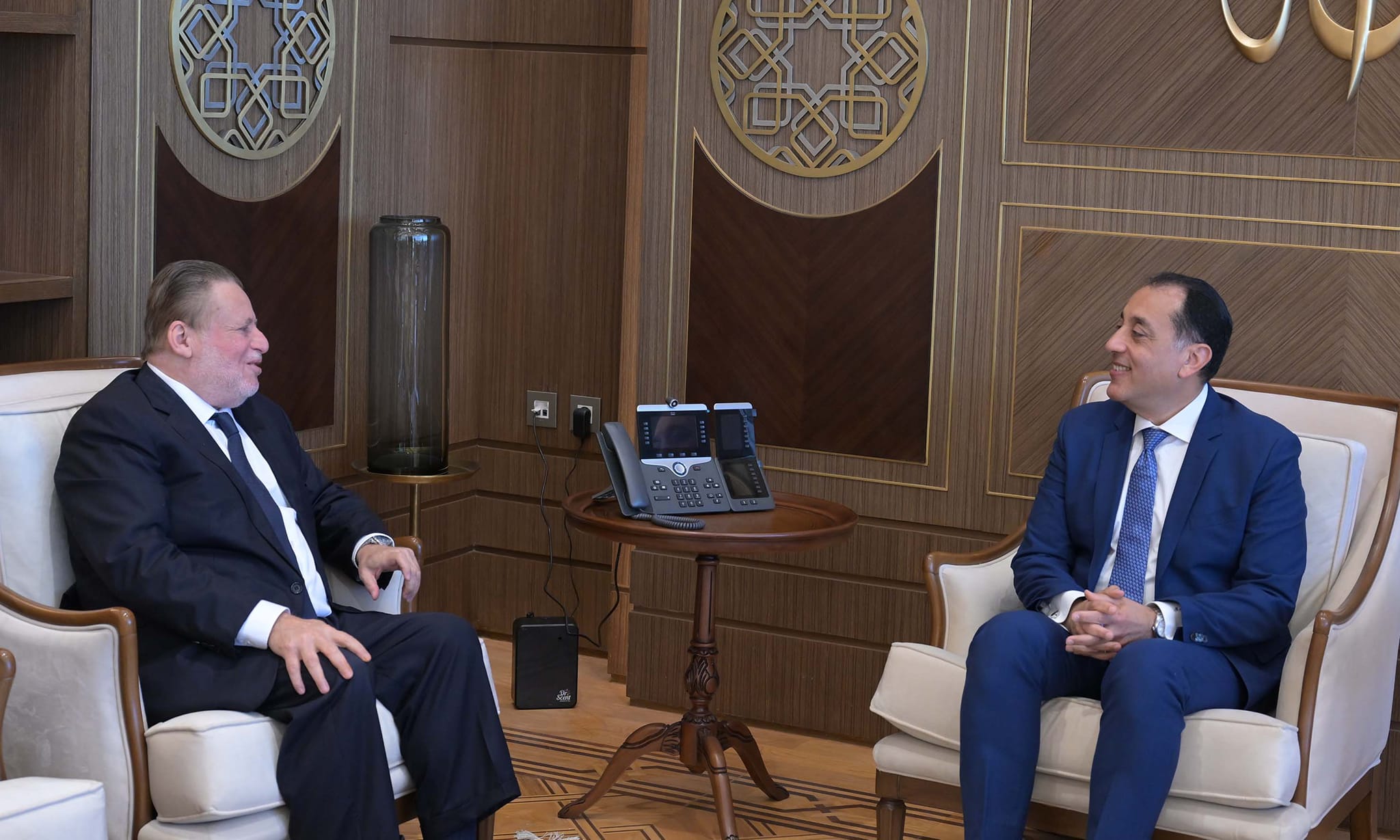 لمتابعة عدد من الملفات.. رئيس الوزراء يلتقي محافظ البنك المركزي