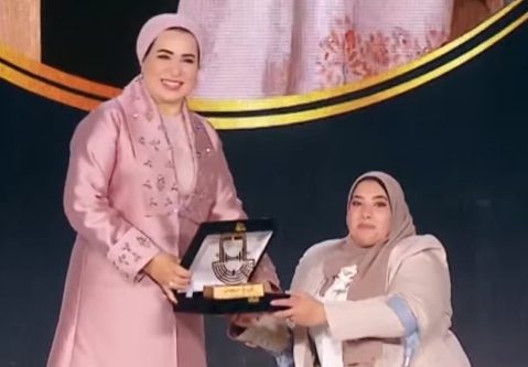قرينة الرئيس تُكرم سيدات مصريات ملهمات باحتفالية يوم المرأة المصرية