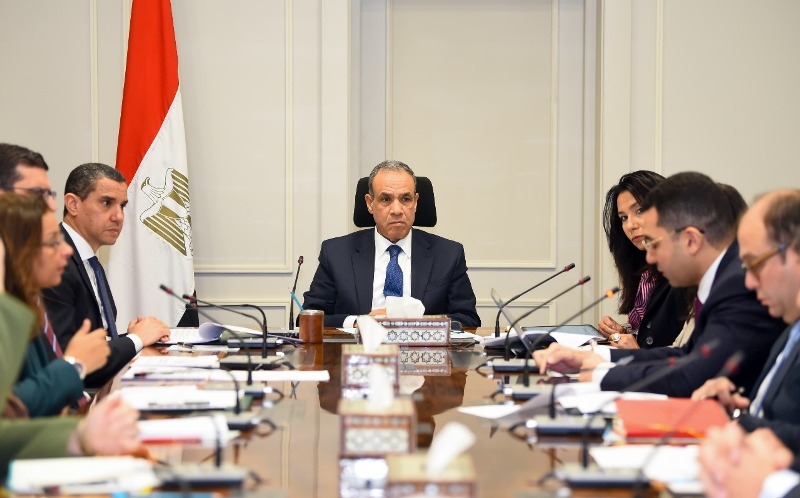 وزير الخارجية يجتمع بقيادات وأعضاء القطاع الاقتصادي