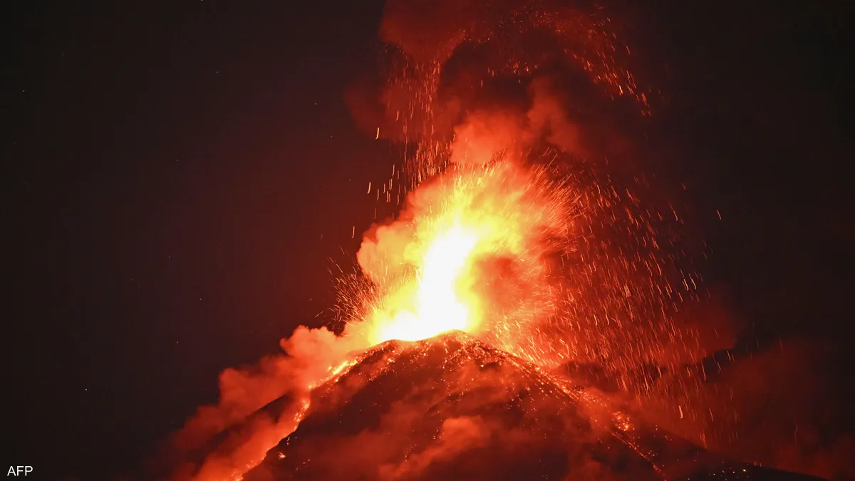 رعب في غواتيمالا.. ثوران بركان فويجو يهدد 30 ألف شخص