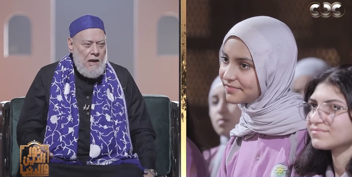 هل ارتداء الطرحة مع البنطال حجاب شرعي؟ علي جمعة يجيب