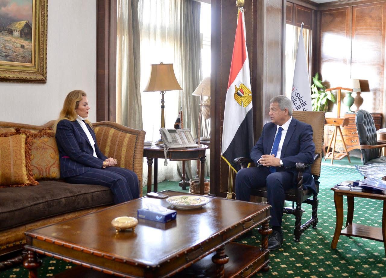 رئيس الأعلى للإعلام يستقبل المدير التنفيذي للأكاديمية الوطنية للتدريب لبحث مشروع مشترك لتطوير القدرات الإعلامية