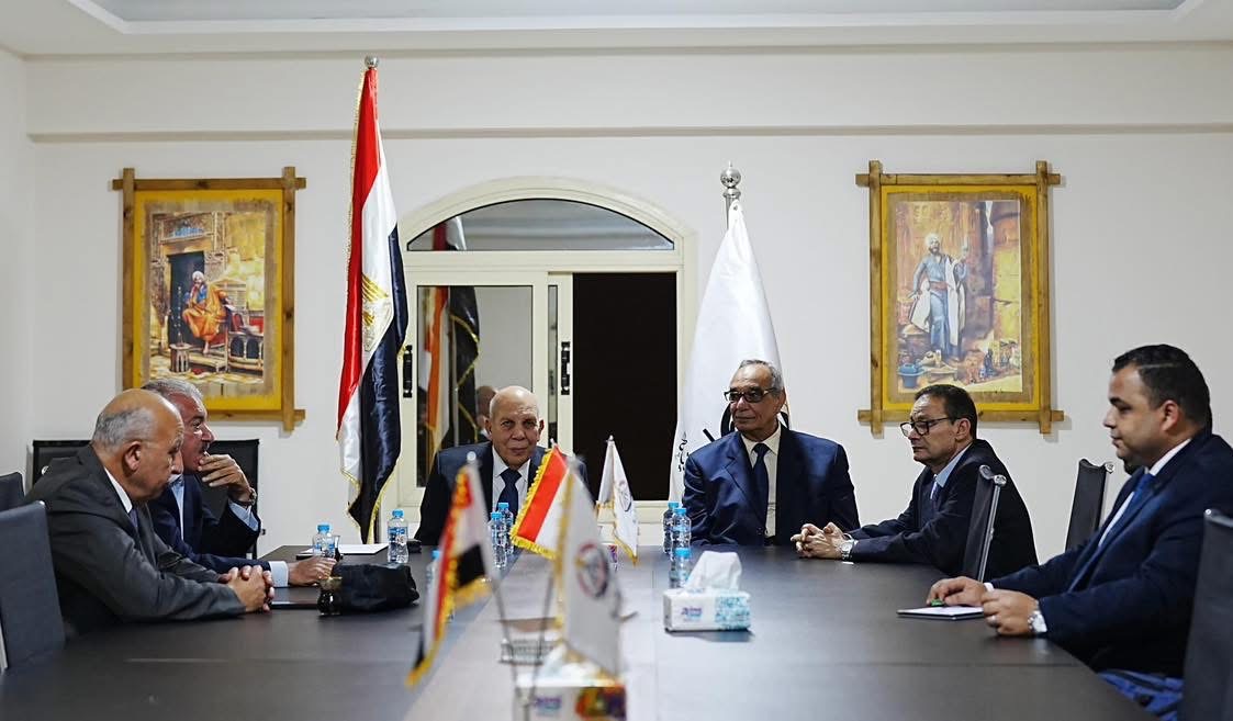 أمانة الشئون المحلية بـ”الجبهة الوطنية” تناقش قانون الإدارة المحلية أمانة الشئون المحلية بـ”الجبهة الوطنية” تناقش قانون الإدارة المحلية