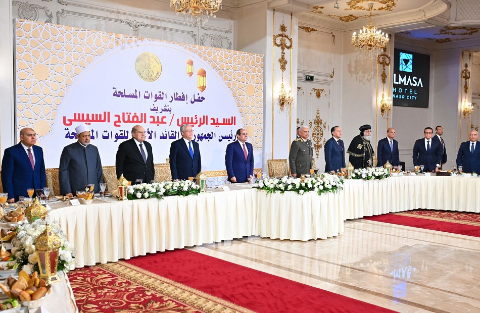 المجتمع بيقوم على البيت أولا..رسائل الرئيس السيسي للشعب بحفل إفطار القوات المسلحة