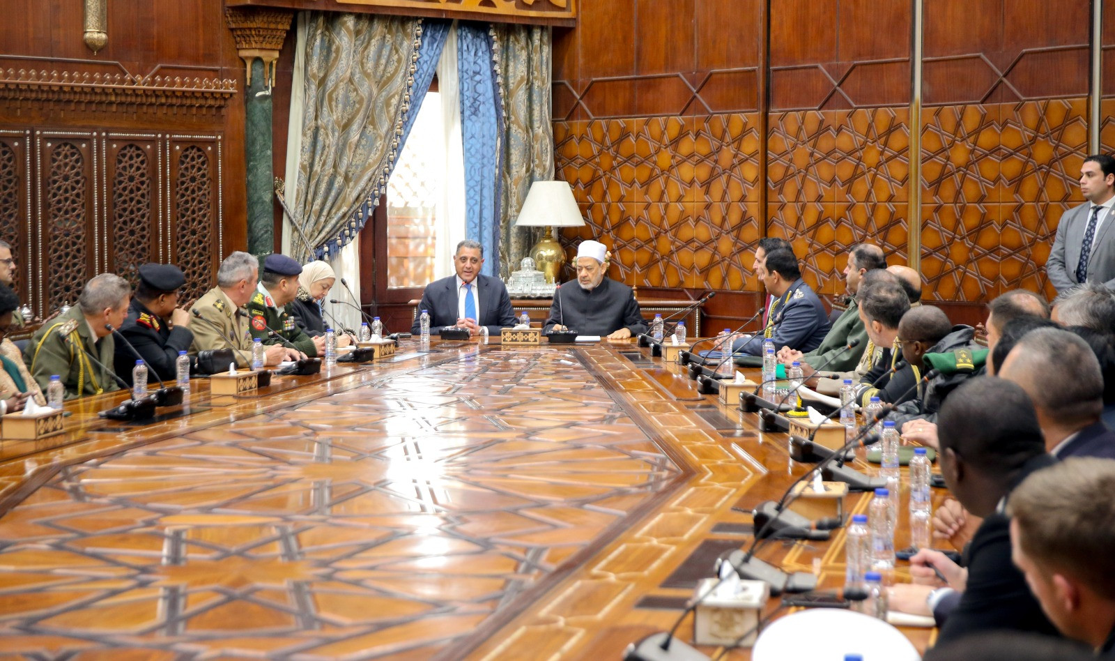 القوات المسلحة تنظم زيارة للملحقين العسكريين إلى مشيخة الأزهر  والإفتاء