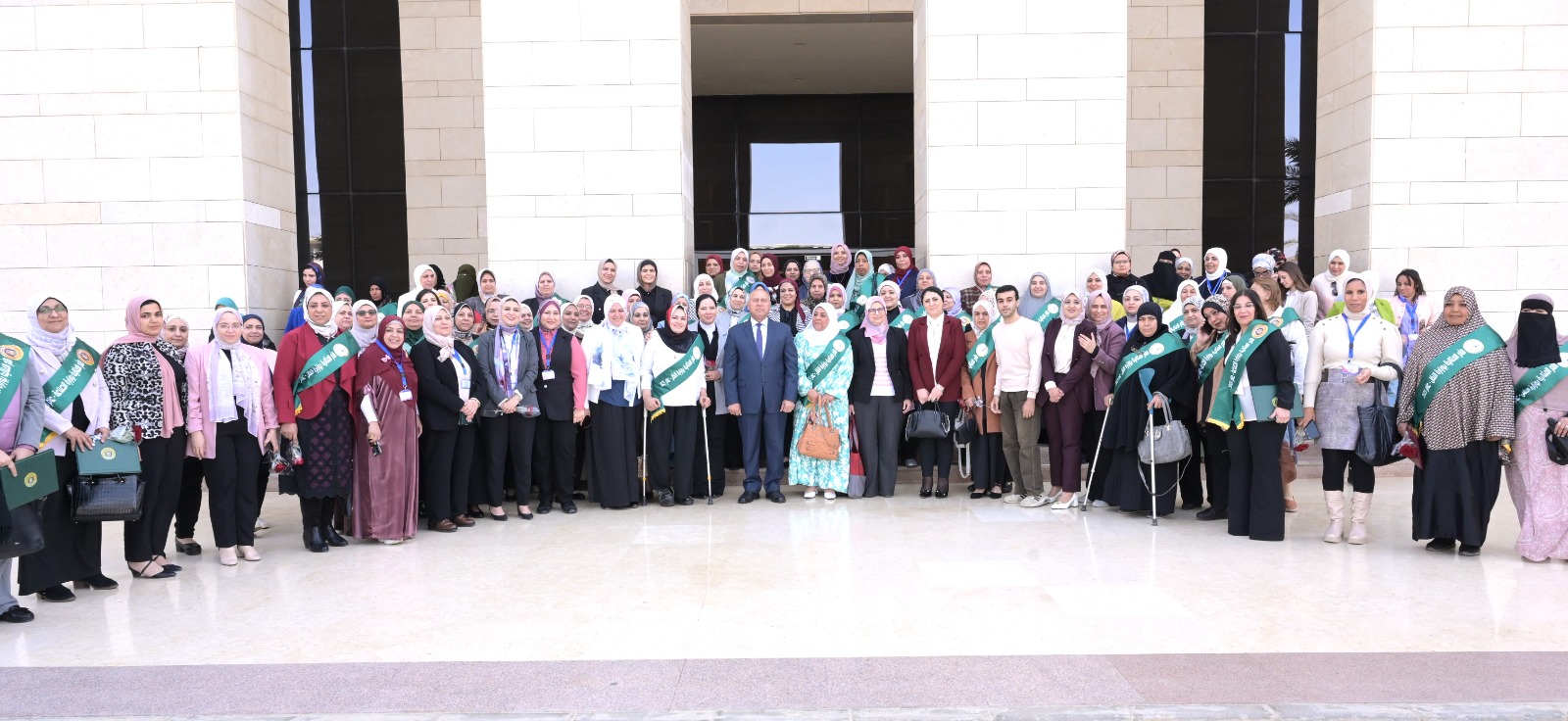 نائب رئيس الوزراء يكرّم 52 سيدة من العاملات فى وزارتى الصناعة والنقل