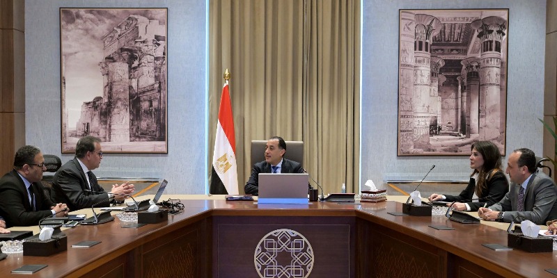 رئيس الوزراء يتابع مع نائب رئيس مجلس الوزراء للتنمية البشرية وزير الصحة والسكان عددا من ملفات العمل