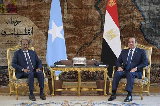 بعد محاولة استهدافه.. الرئيس السيسي يطمئن على نظيره الصومالي