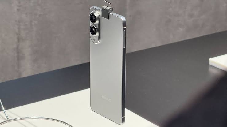 لمالكي هواتف سامسونج Galaxy S25 Edge بمواصفات خارقة مقارنة بغيره