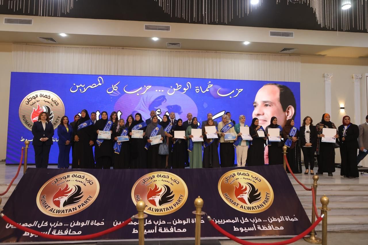 حماة الوطن يكرم الأمهات المثاليات وأمهات الشهداء وحفظة كتاب الله ويفرج كرب 30 غارمة حماة الوطن يكرم الأمهات المثاليات وأمهات الشهداء وحفظة كتاب الله ويفرج كرب 30 غارمة