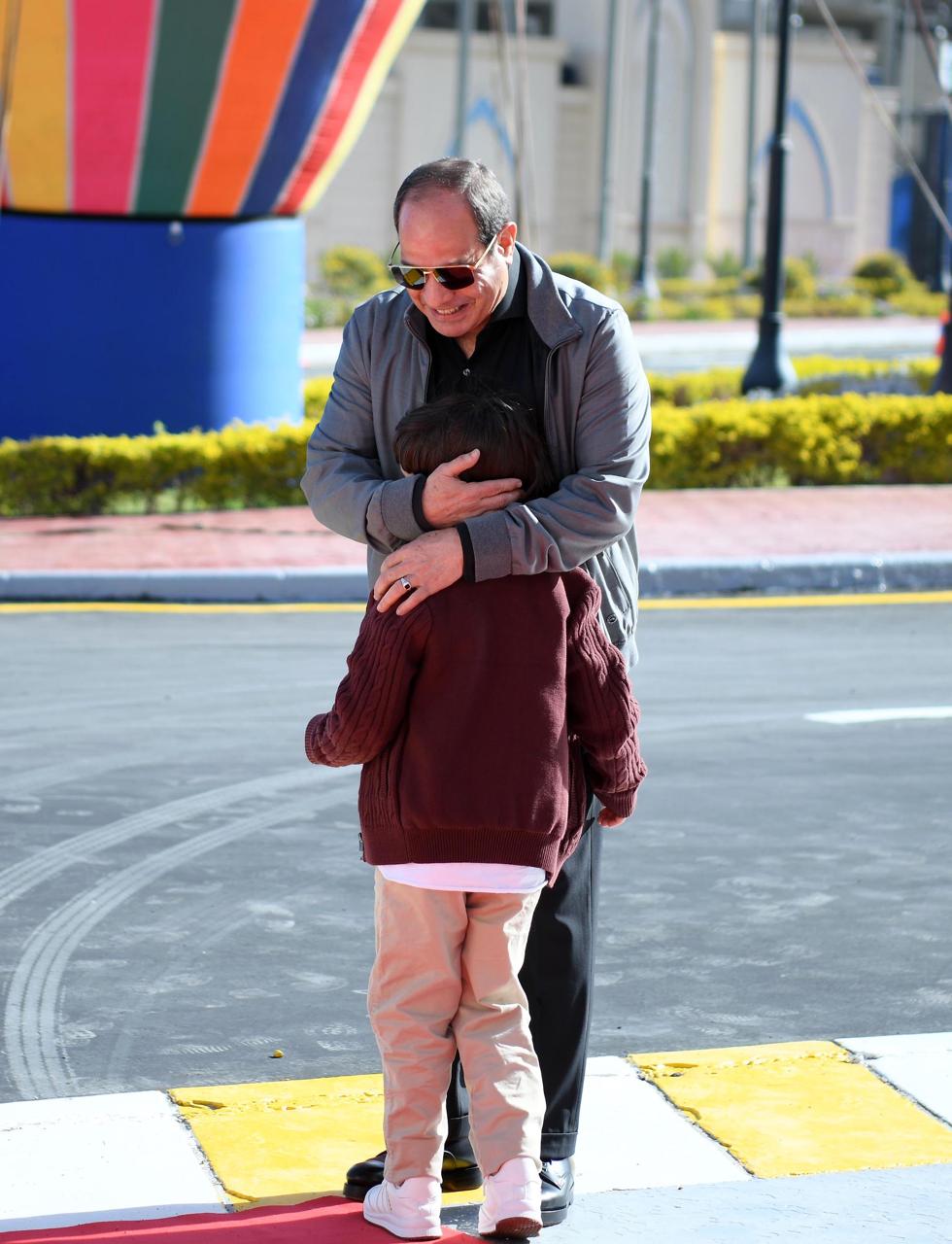 الرئيس السيسي يشارك أبناء الشهداء احتفال عيد الفطر