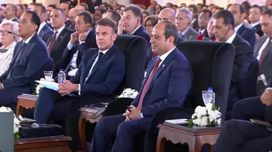 الرئيس السيسي وماكرون يشاهدان فيلمًا تسجيليًا بعنوان «مصر وفرنسا شراكة إستراتيجية فرص بلا حدود» الرئيس السيسي وماكرون يشاهدان فيلمًا تسجيليًا بعنوان «مصر وفرنسا شراكة إستراتيجية فرص بلا حدود»